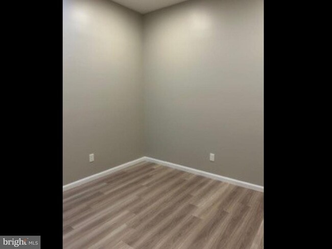 Building Photo - 187 Bridge St