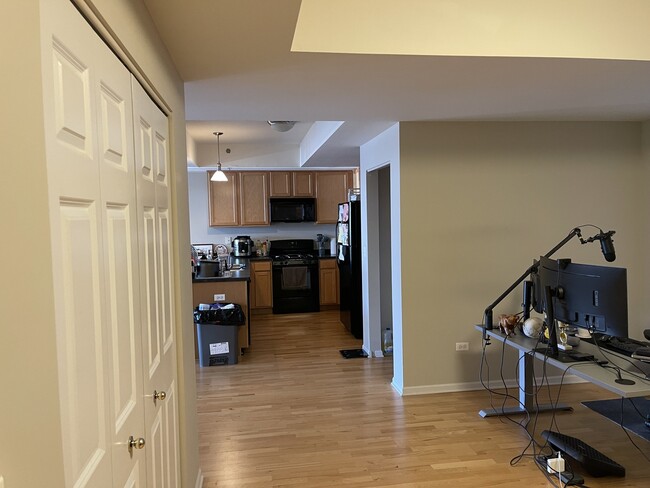 Building Photo - 6400 N Northwest Hwy