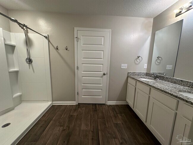 Building Photo - 7540 Oak Lake Blvd