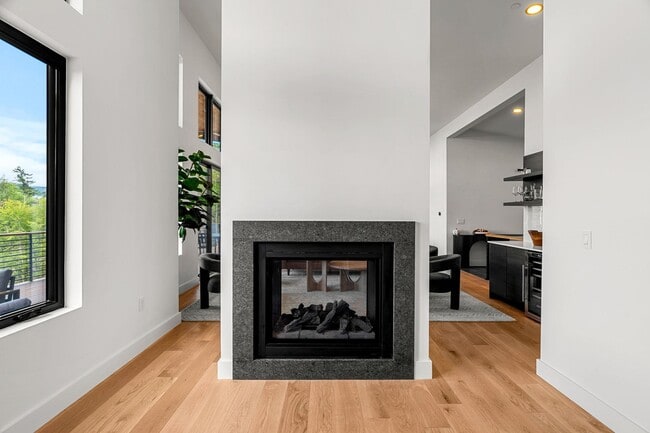 Building Photo - 162 Pond Rd