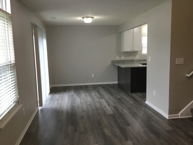 Building Photo - 1465 Creekside Dr