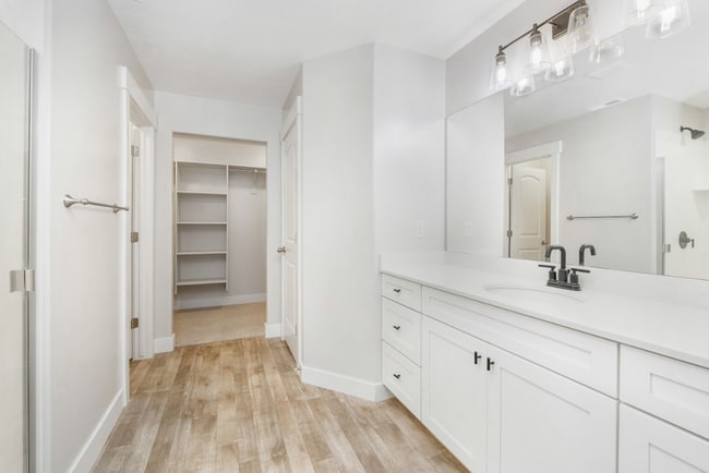 Building Photo - Modern 4-Bedroom Townhome in Saratoga Springs, UT