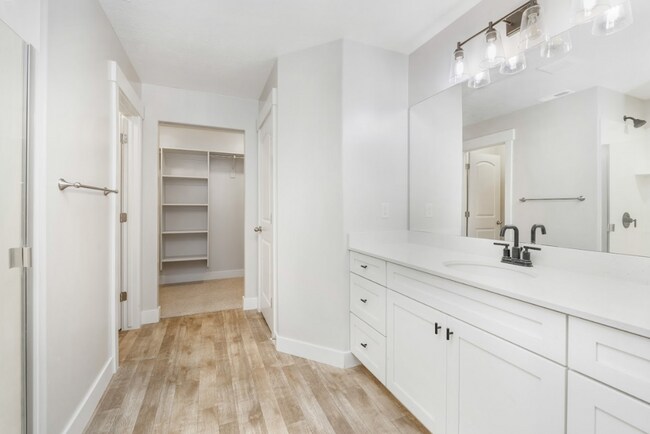 Building Photo - Pet Friendly 4-Bedroom End-Unit Townhome