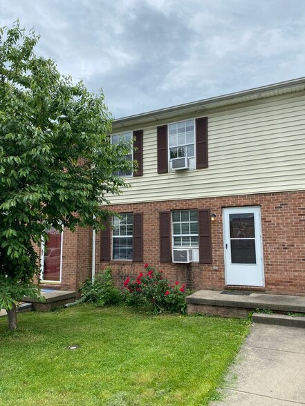 Primary Photo - 103 Nottoway Dr