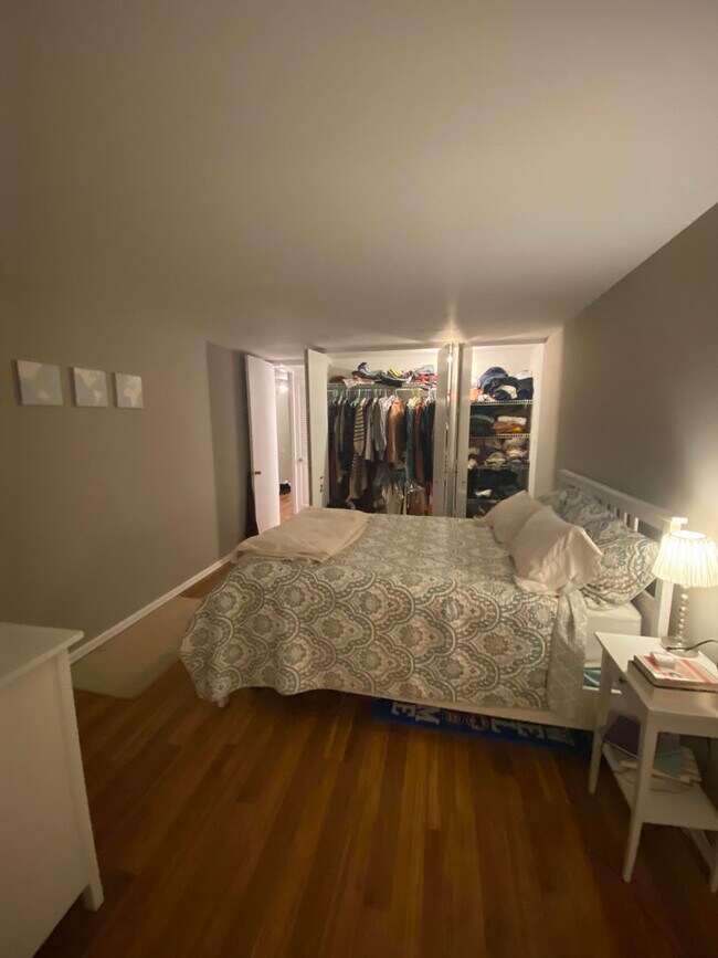 Building Photo - 720 W Gordon Terrace