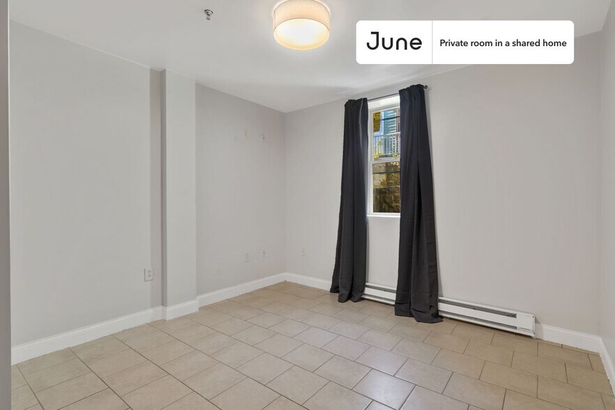 Building Photo - Room in Shared 5 bed/2.5 bath home in Roxbury