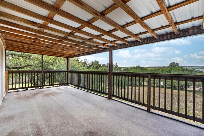 Building Photo - 700 Rogart Dr