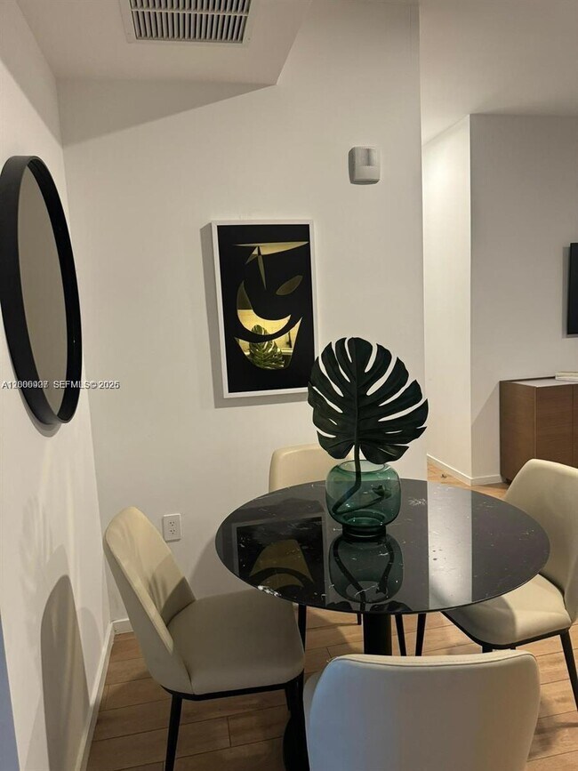 Building Photo - 398 NE 5th St