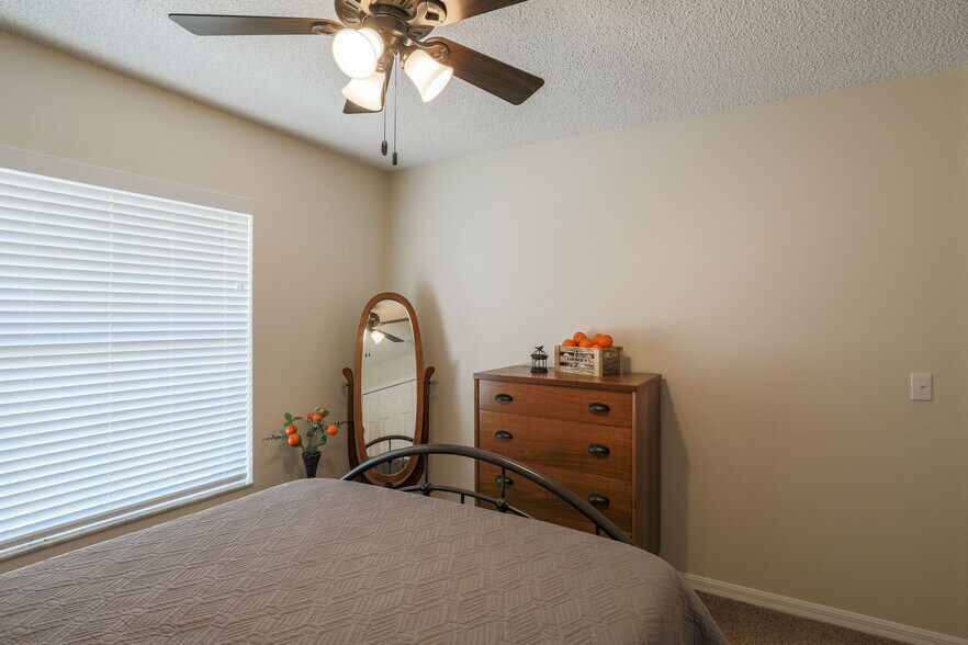 Building Photo - 1216 Doris Ave