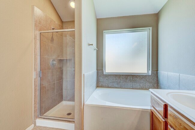 Building Photo - 25206 Pepper Ridge Ln