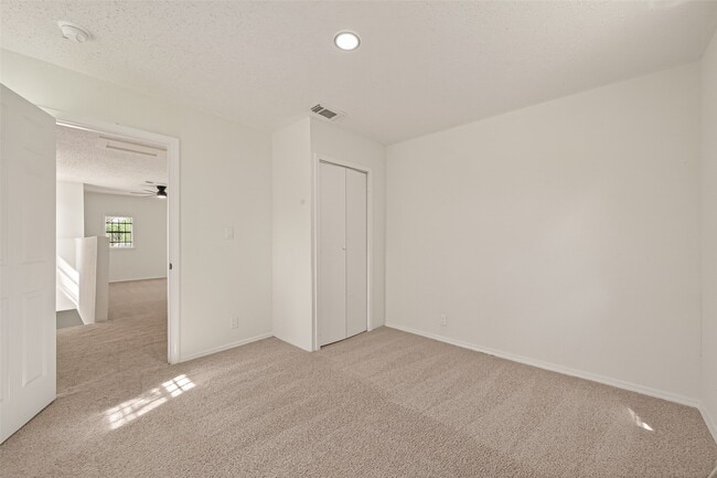 Building Photo - 5830 Southlea St