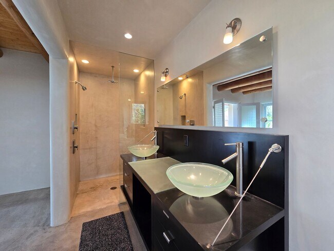 Building Photo - 624 Alto St