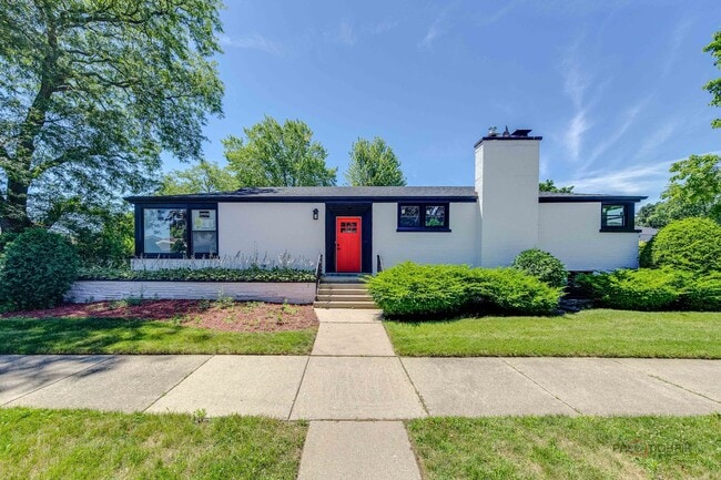 Primary Photo - 4021 W Estes Ave