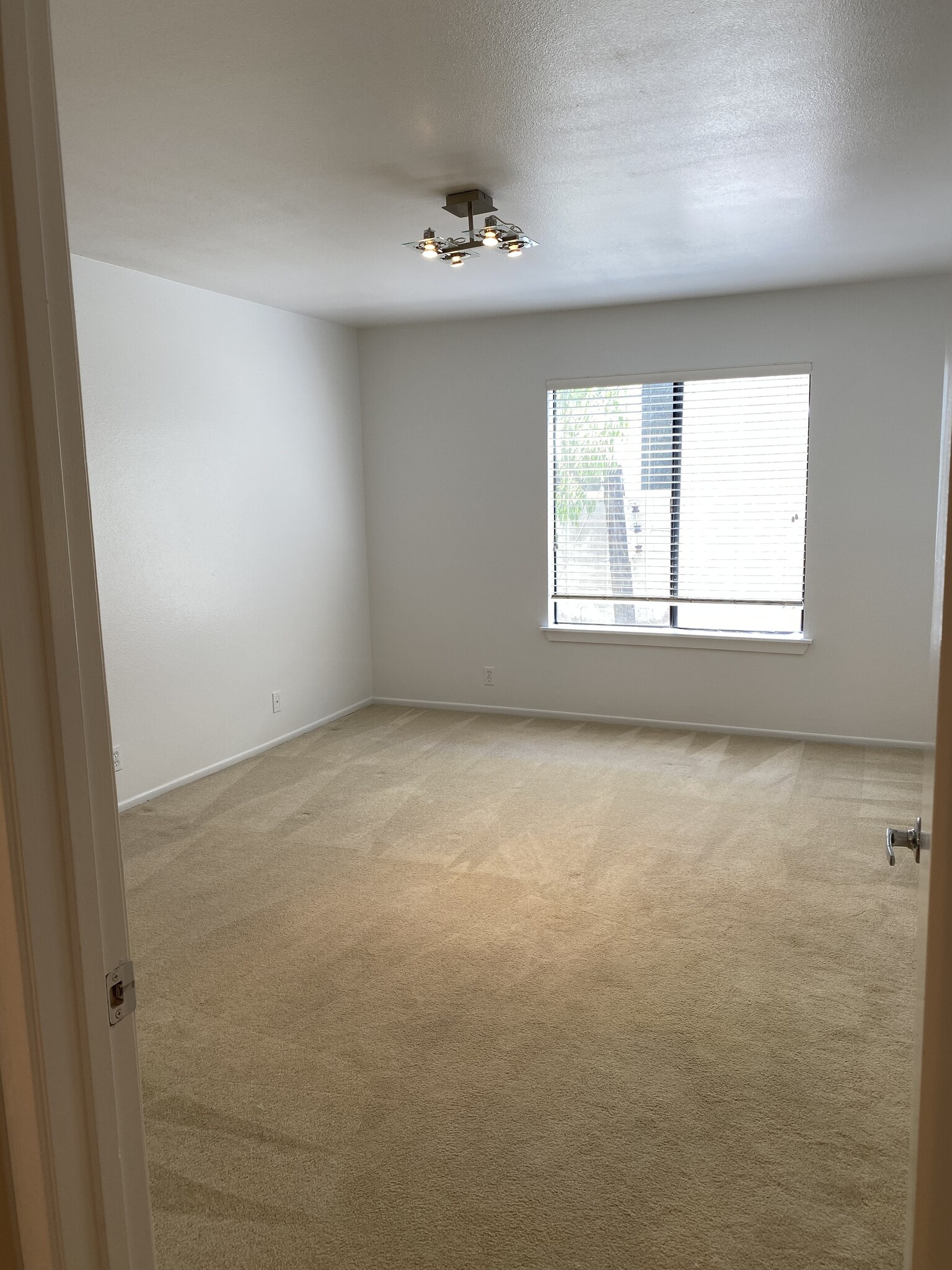 Master Bdrm - 2121 Beloit Ave