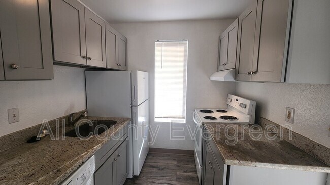 Building Photo - 540 Burnett Ave S