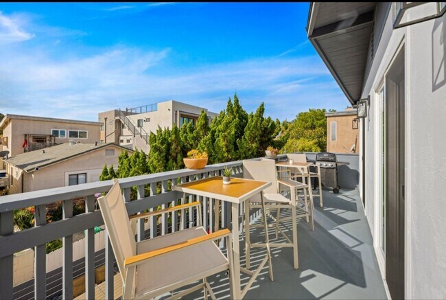 Building Photo - Newly Remodeled and Fully furnished- Mission Beach 5 bed 3 baths.