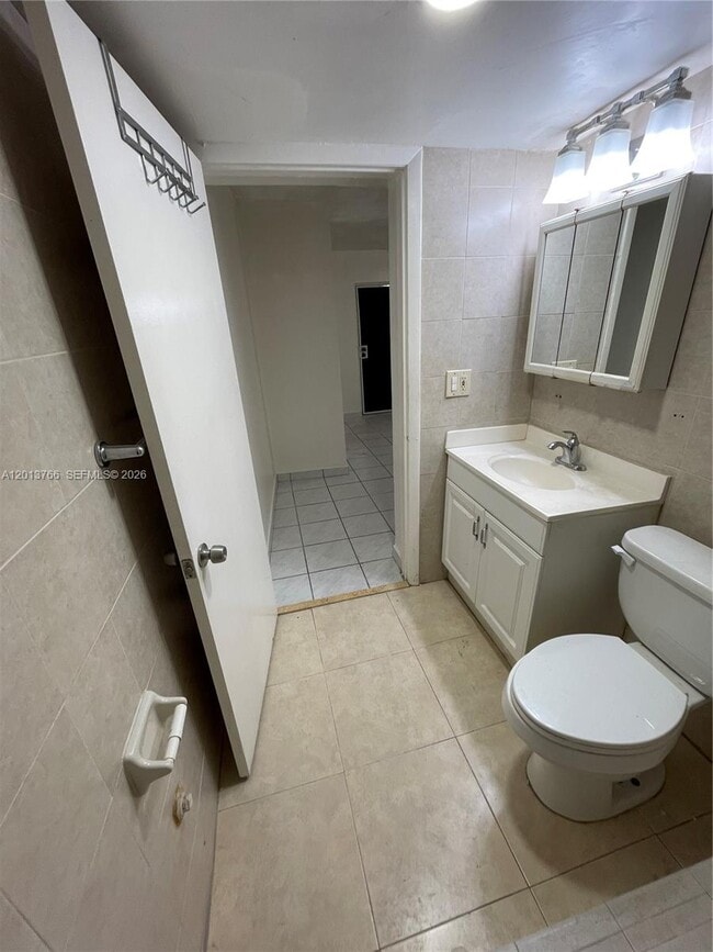 Building Photo - 4115 SW 108th Ave