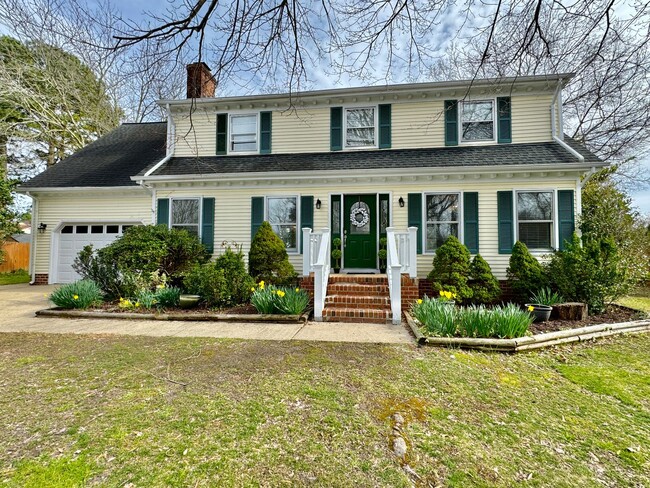 Primary Photo - Ready 03-07-25! 4 bedroom home in Great Ne...