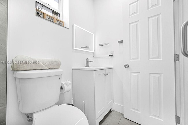 Building Photo - 876 NE 81st St