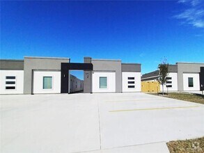 Building Photo - 3400 Ventura Ave
