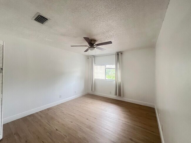 Building Photo - 12398 Westhampton Cir