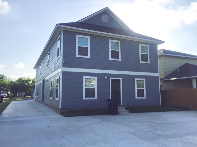 Building Photo - 804 Fairview Ave