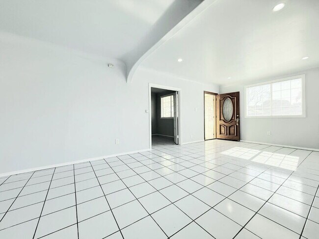 Building Photo - 2515 Illinois Ave