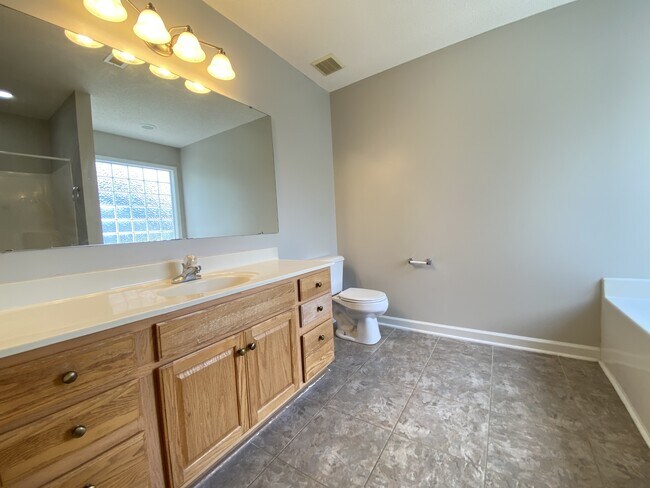 Building Photo - 346 Cresthaven Dr