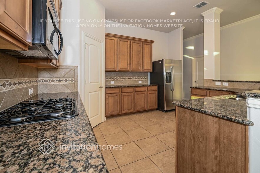 Building Photo - 807 Miramar Dr
