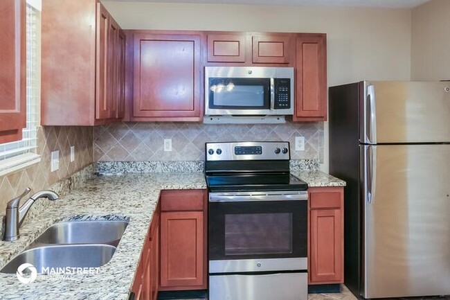 Building Photo - 5517 Snowberry Ct, Indianapolis, IN 46221