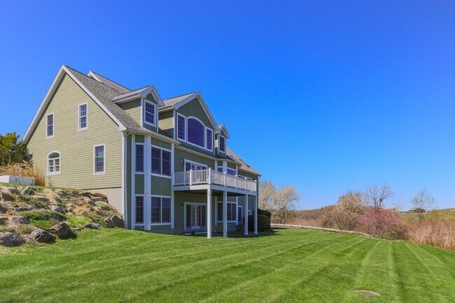 Building Photo - 63 Skyfields Dr