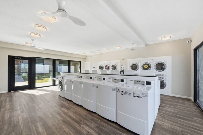 Building Photo - Travis Park Apartments