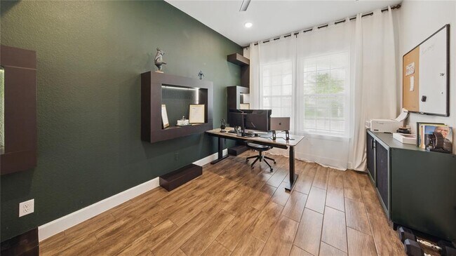 Building Photo - 2807 Kingly Pne Trl