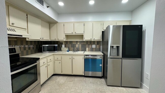 Primary Photo - 2 bedroom in Hollywood FL 33021