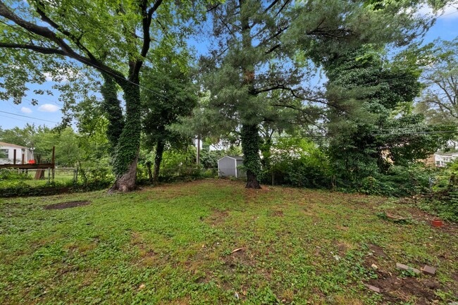Building Photo - 2 bedroom Single Family Home with Fenced i...