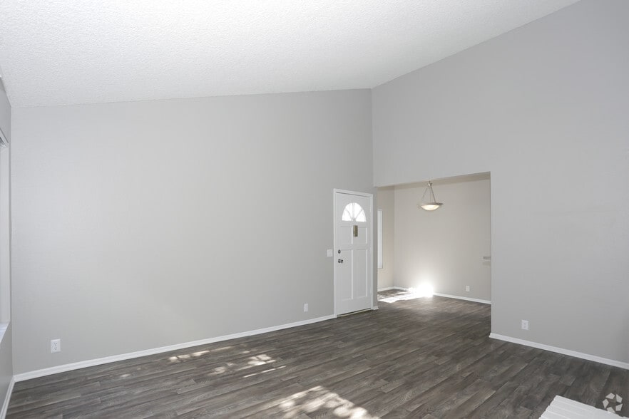 2BR, 2BR - 1050 SF - Harborview