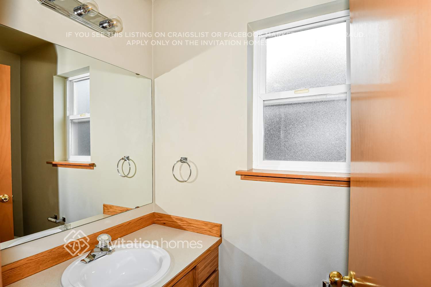 Building Photo - 409 Pine Ave