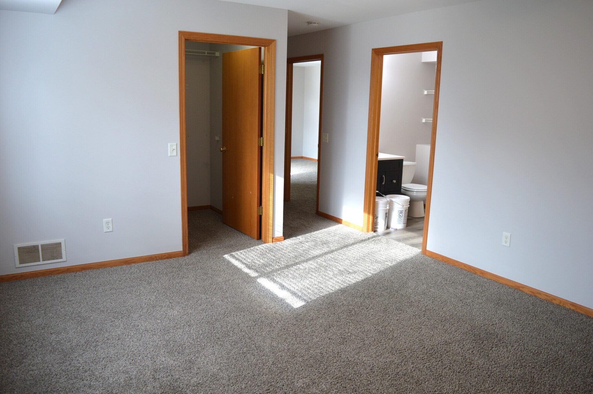 Building Photo - 391 Country Clover Dr