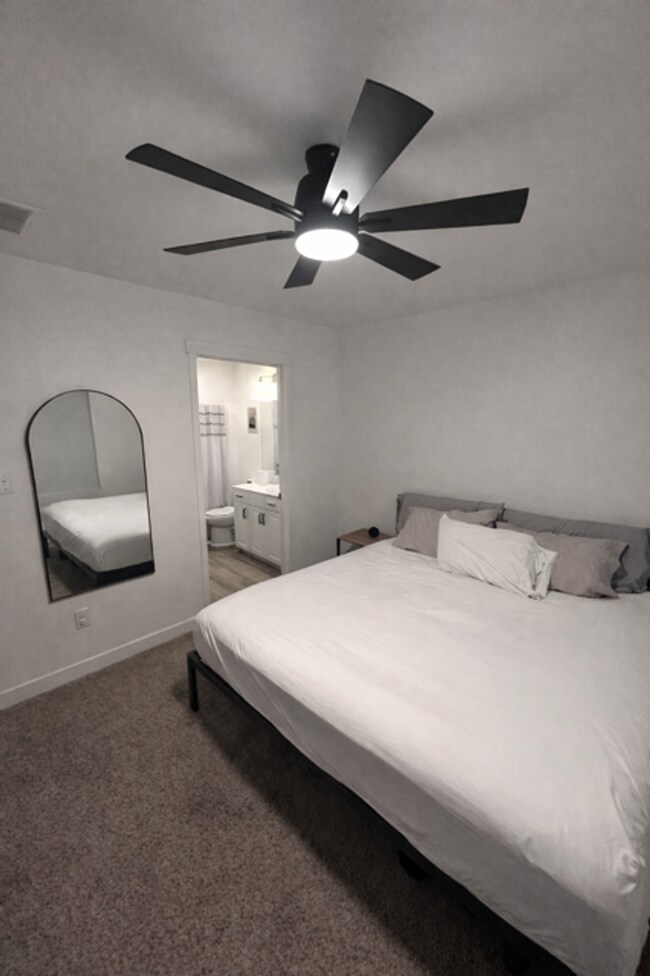 Building Photo - Gorgeous Townhome!!!