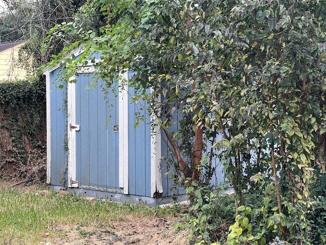 Building Photo - 6674 Sylvan Rd