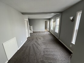 Building Photo - 29 Bacon St