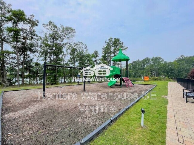 Building Photo - 1724 Defiance Dr