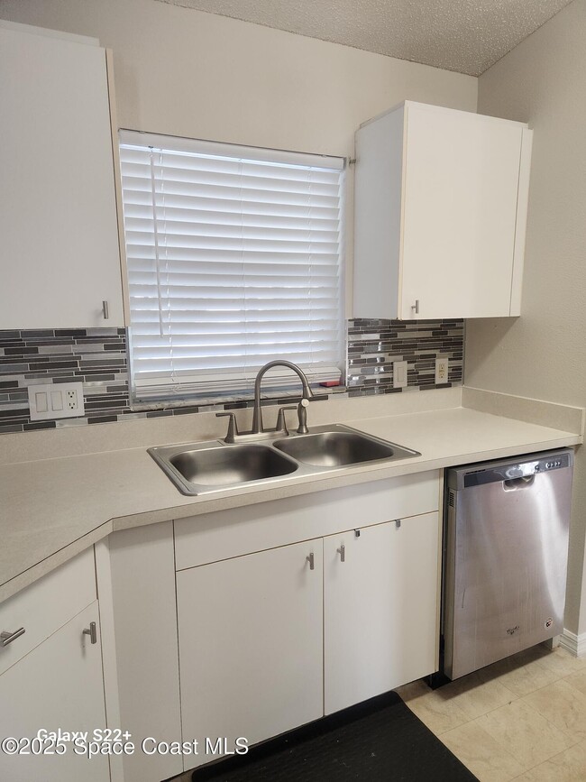 Building Photo - 2113 Greyfield St NE