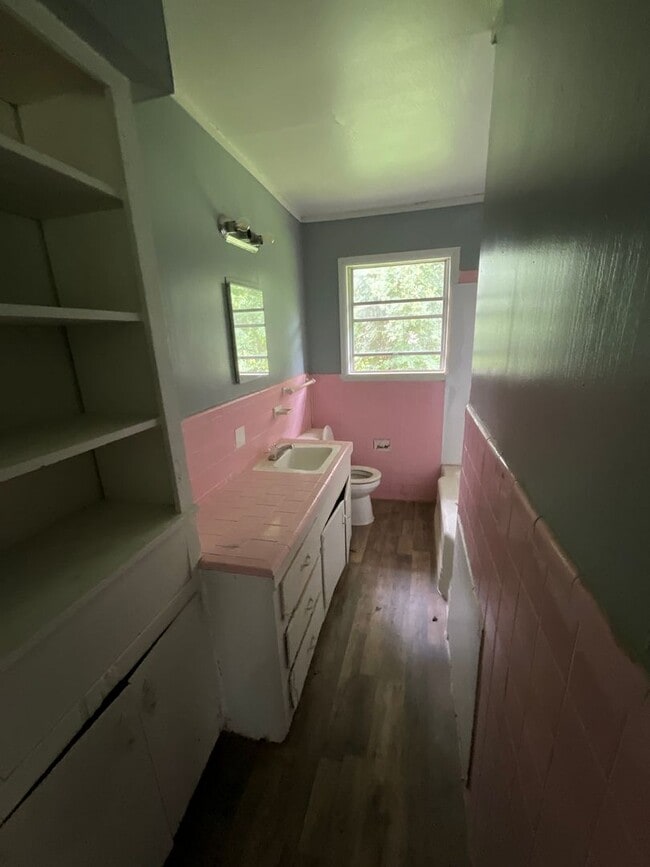 Building Photo - 835 Pine Tree Dr
