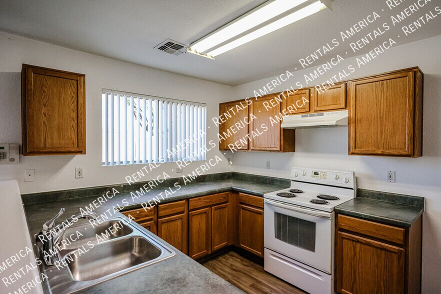 Building Photo - 9410 W Virginia Ave