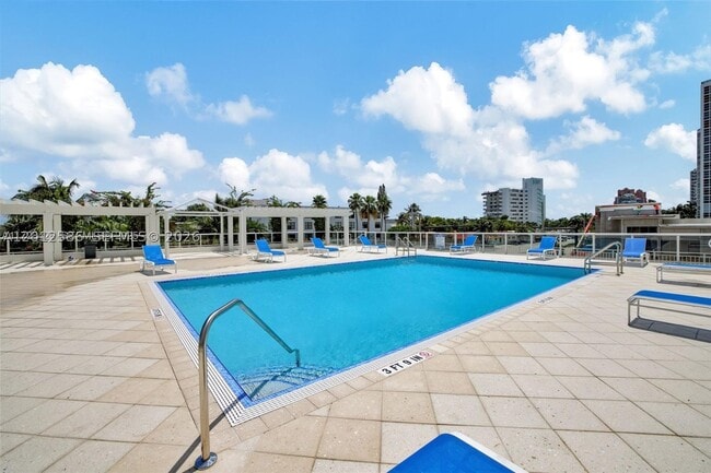 Building Photo - 3015 N Ocean Blvd