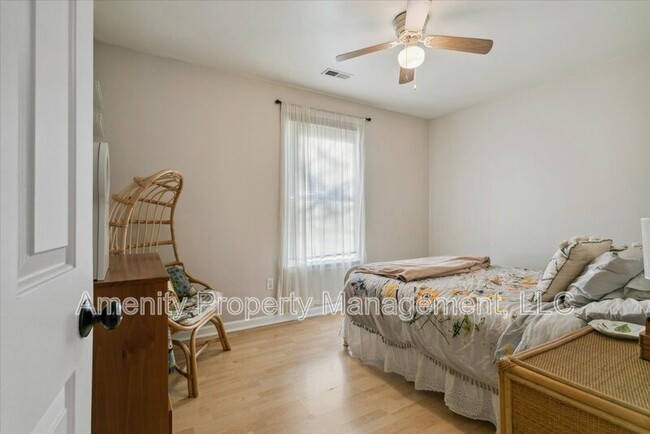 Building Photo - 955 Woodcreek Dr