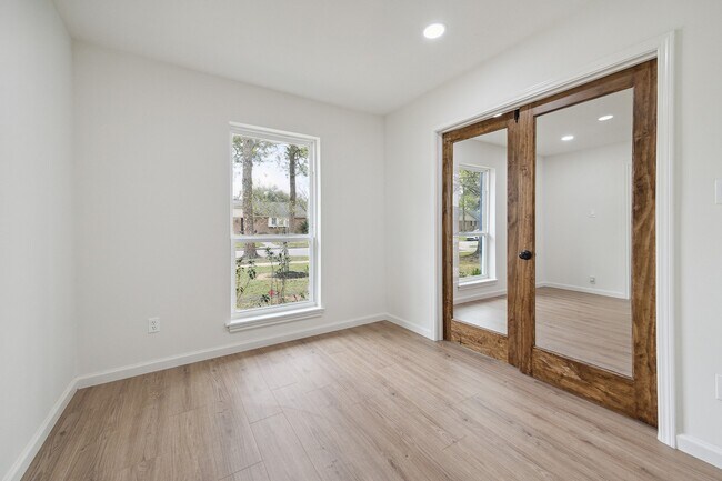 Building Photo - 9719 Springmont Dr