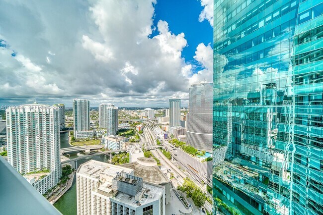 Building Photo - 200 Biscayne Blvd Way