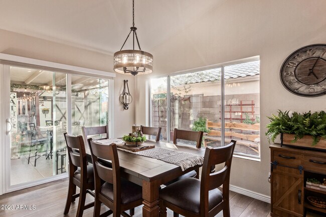 Building Photo - 10853 W Manzanita Dr